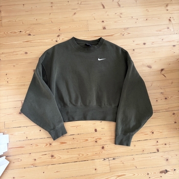 Dark green cropped sweatshirt
