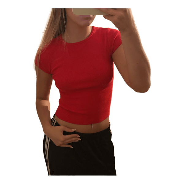 Rød ribstrikket t-shirt