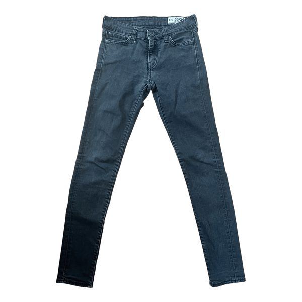 Mustat skinny-farkut