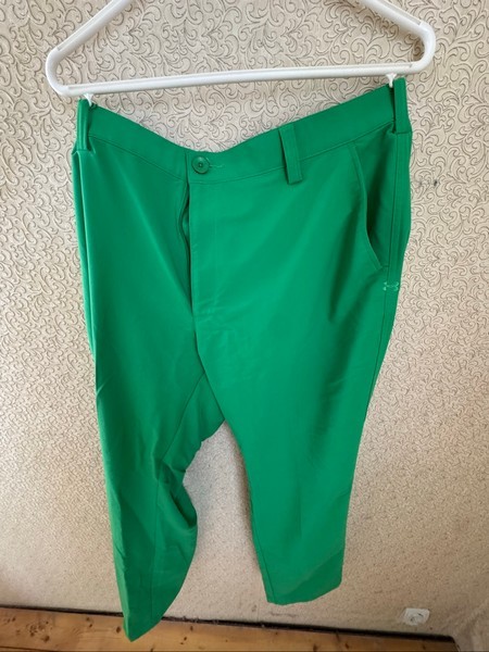 Green Under Armour trousers