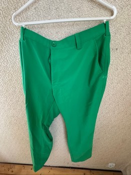 Green Under Armour trousers
