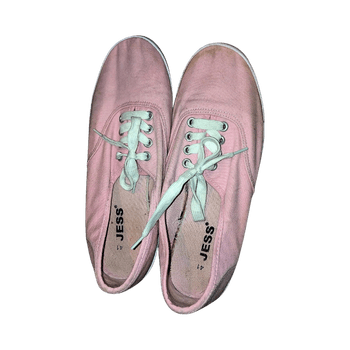 Vaaleanpunaiset tennarit