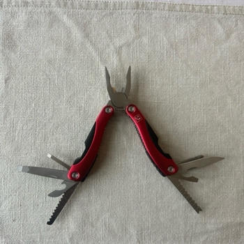 Folding multitool pliers