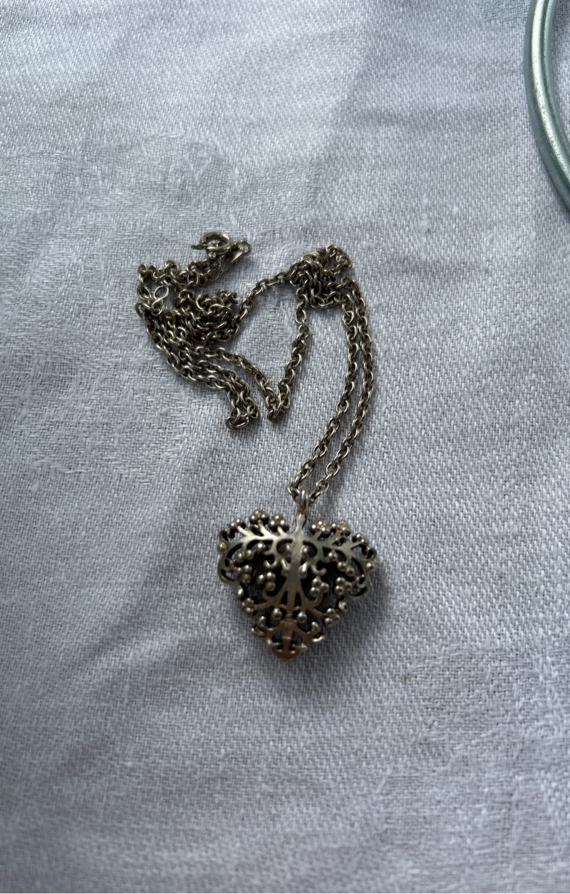 Lumoava Bella necklace
