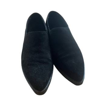 Mustat mokkanahkaiset loafersit