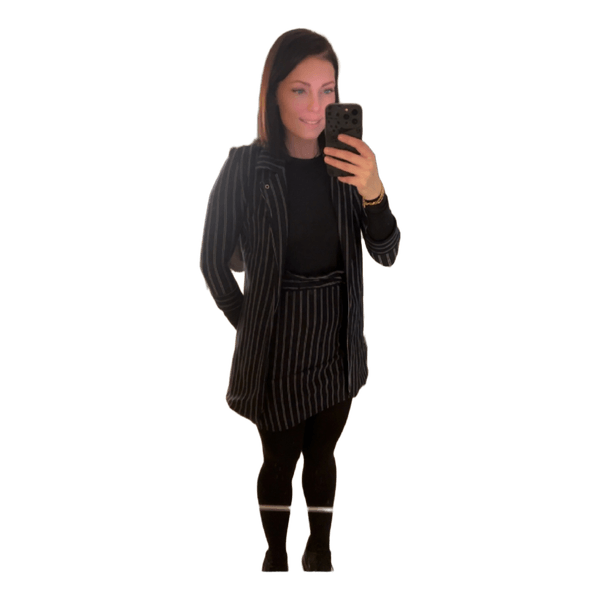 Sort/blåstribet blazer og nederdel sæt