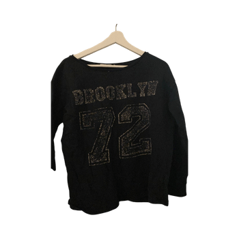 Mustavärinen collegepaita