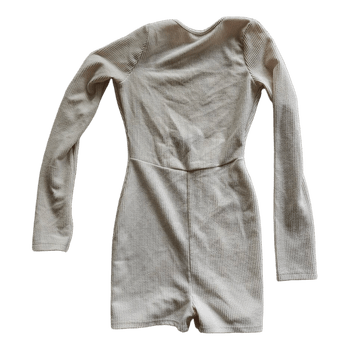 Vaalea PrettyLittleThing ribattu haalari