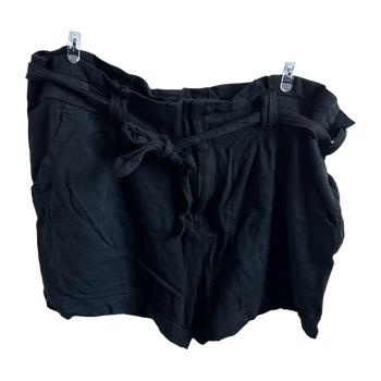 Musta vyöllinen shortsit