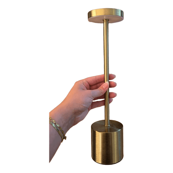 Guld bordlampe i metal
