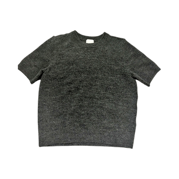 Lyhythihainen harmaa neulepaita