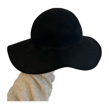 Divided by h&m hattu