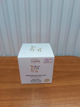Vellie moisturizing day cream