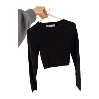 Black long sleeve crop top