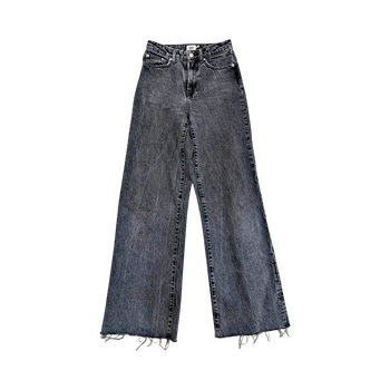 High-waisted black jeans