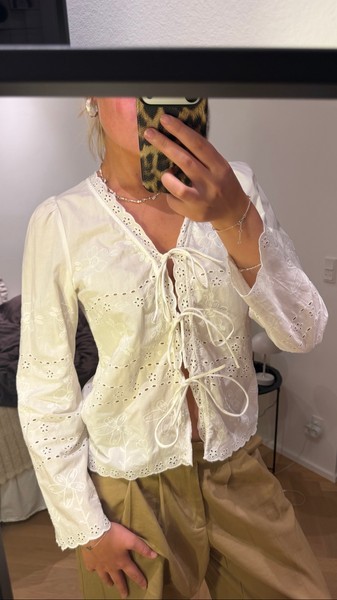 broderi bluse