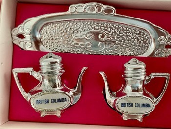 Silver tone salt and pepper set