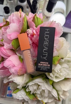 Huda Beauty värvikorrektor