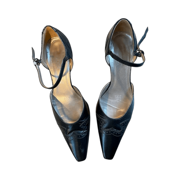 Black leather heeled shoes