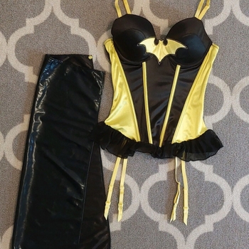 Batgirl costume (DC Comics)