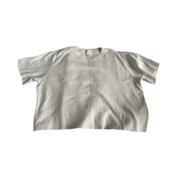 Lyhyt valkoinen t-paita