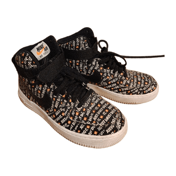 Mustavalkoiset Nike Air Force tennarit