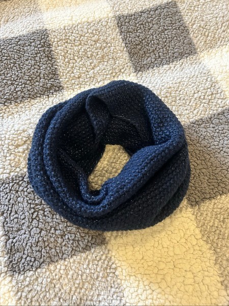 Laivastonsininen tuubihuivi