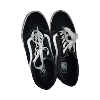 Musta valkoinen tennaripari