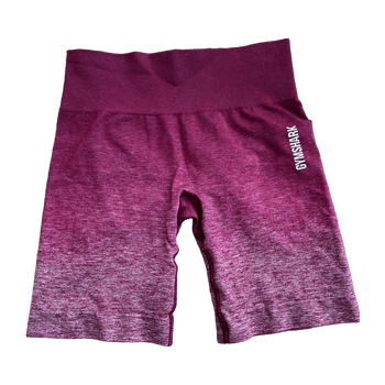 Punaiset gymshark shortsit