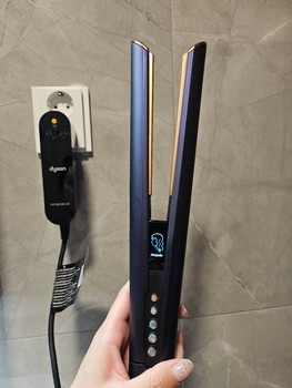Dyson Airstrait hair straightenerDyson Airstrait (Blue/Copper) - Like New +
Travel Case