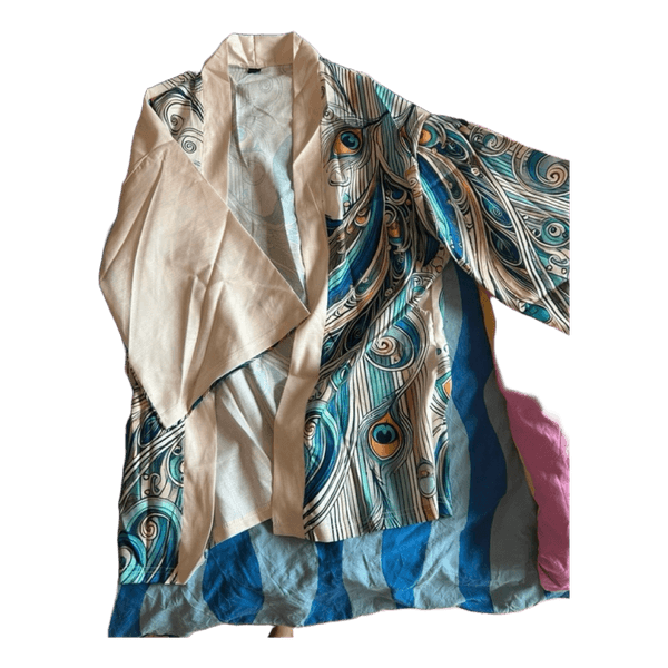 Kimono med påfuglemønster