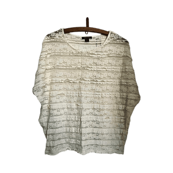 Valkoinen vapaamallinen pitsipaita