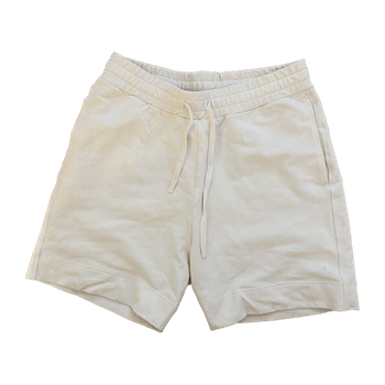 Vaaleat shortsit