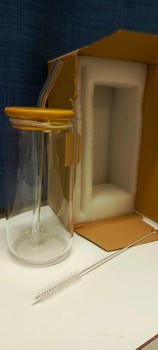 Glass tumbler with straw