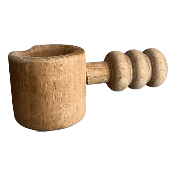 Nut cracker