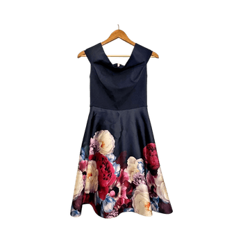 Ted Baker-tummasininen kukkakuvioinen mekko