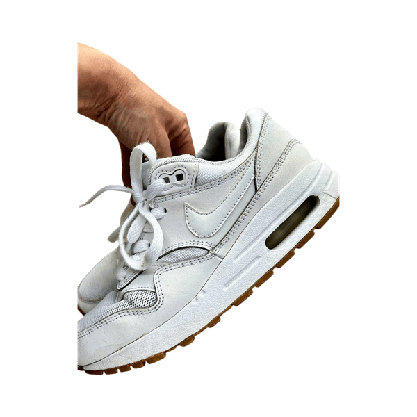 Valkoiset air maxit 