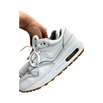 Valkoiset air maxit 