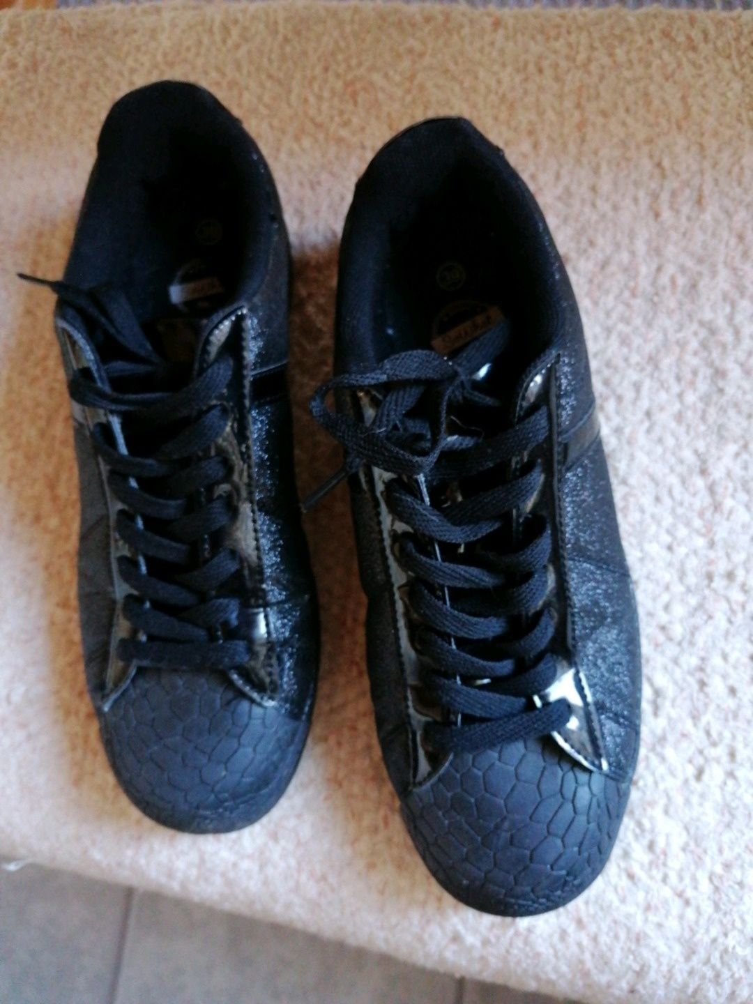 Sowhat shoes