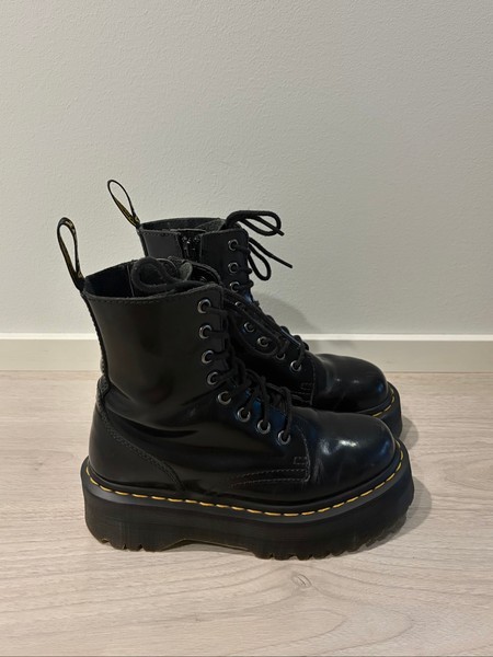 Dr. Martens Jadon Platform