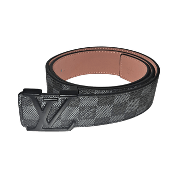 Musta ruutukuviollinen vyö