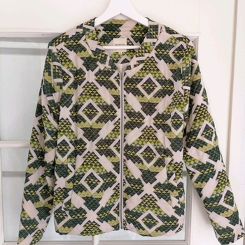 Selected femme bomber