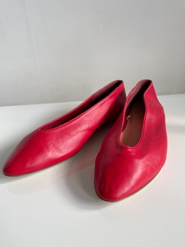 Red ballerinas