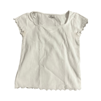 Valkoinen ribbattutoppi