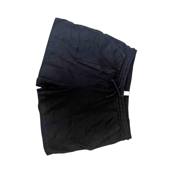 Mustat shortsit XL