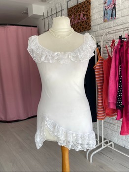 White lace trim chemise 🤍