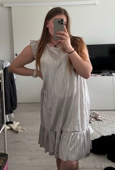 Hopeinen juhlamekko