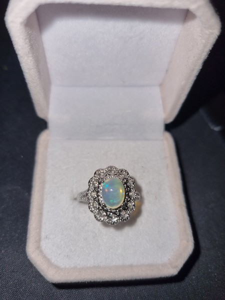 Opal sormus
