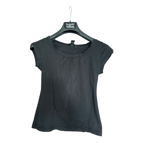 Black t-shirt