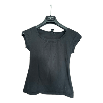 Black t-shirt